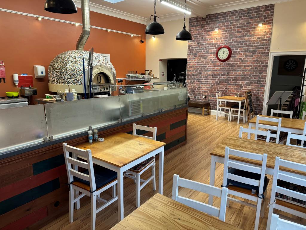 Lot: 84 - VACANT HIGH STREET RESTAURANT - View across the restaurant towards the kitchen